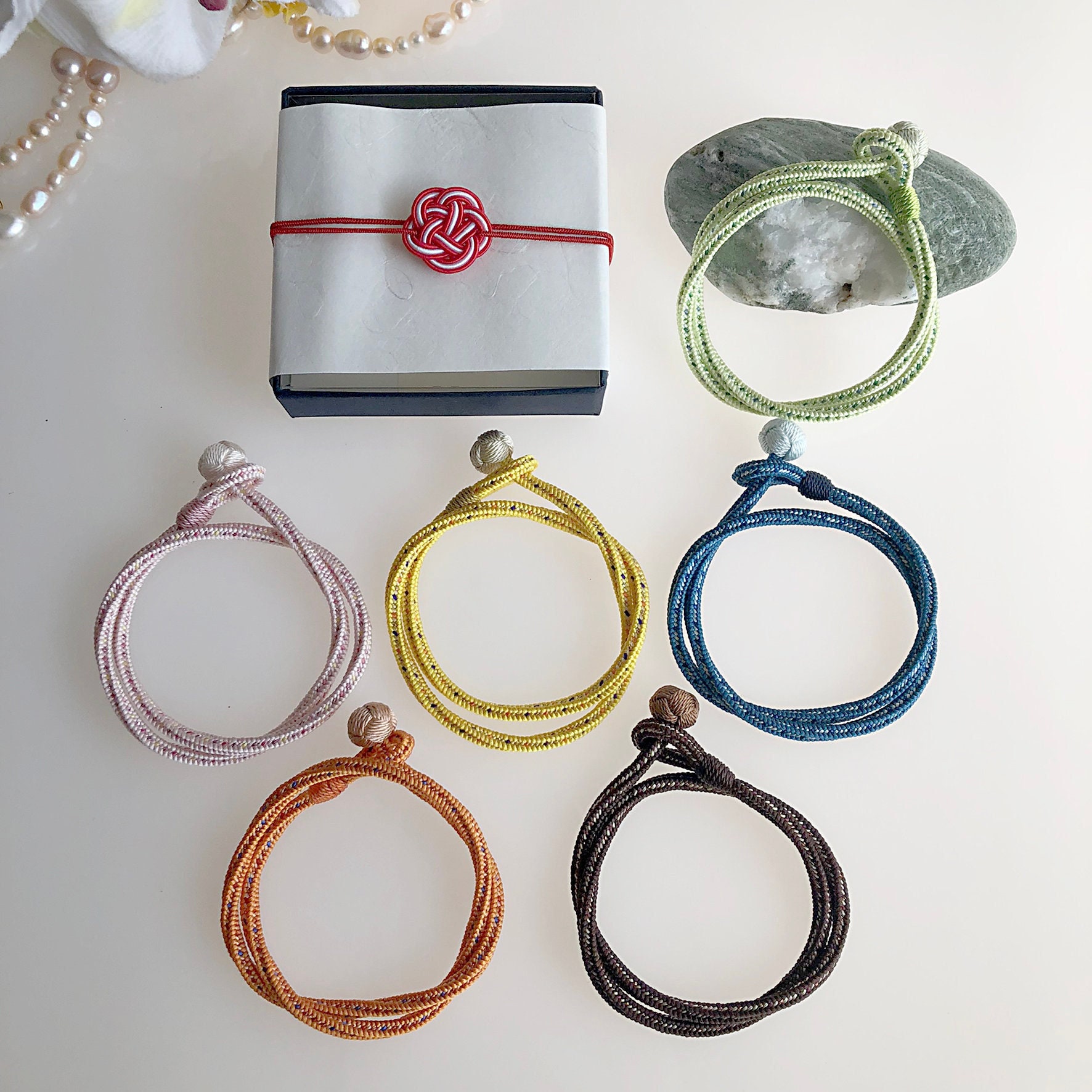 Silk kumihimo Double-wrap bracelet – made with traditional & ethical  Japanese craftmanship, Handemade Kimono Bracelet with mizuhiki gift box -  Atelier Miyabi