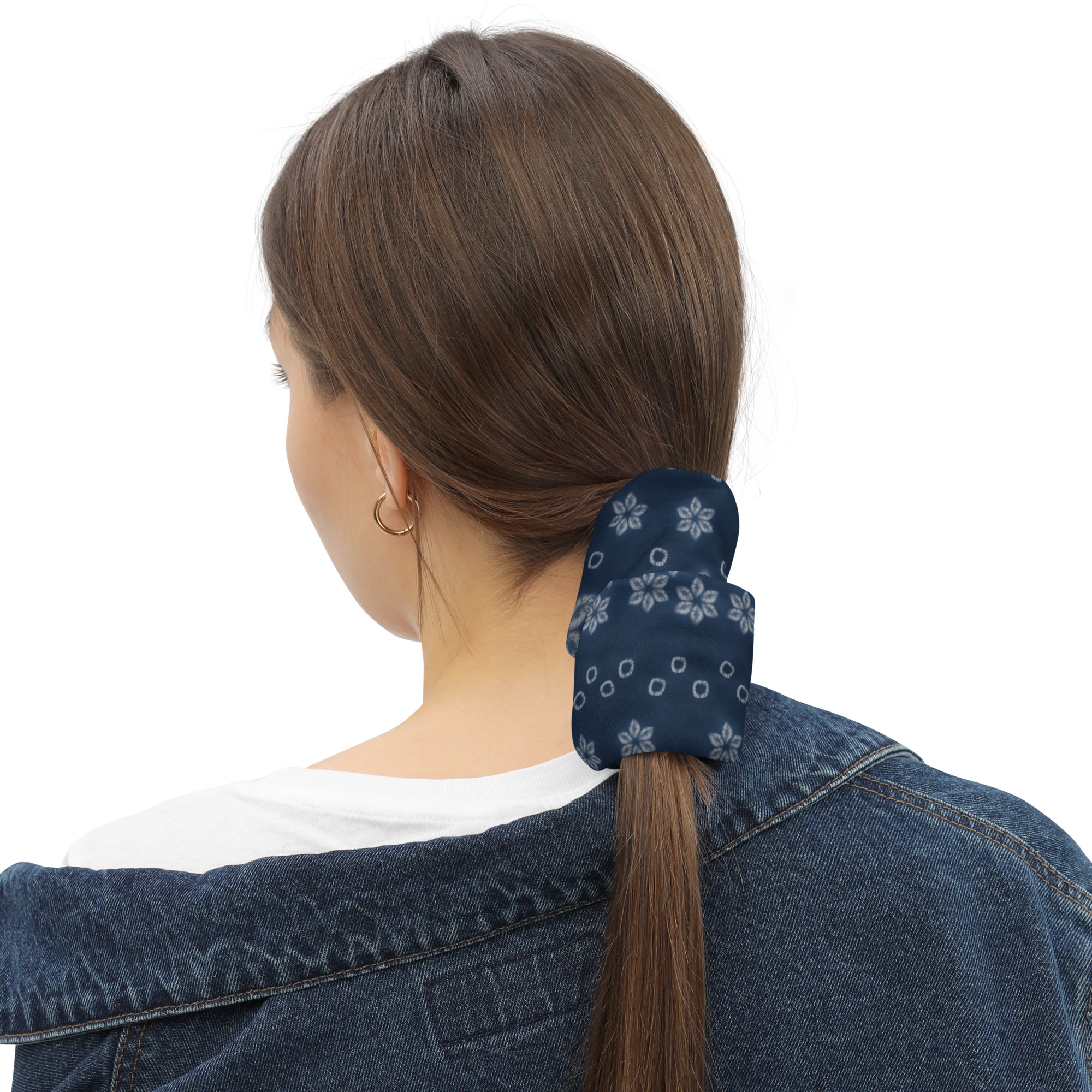 Deep Indigo Shibori Neck Gaiter – All-Season Tube Scarf Inspired by Japanese Tie-Dy - Image 4